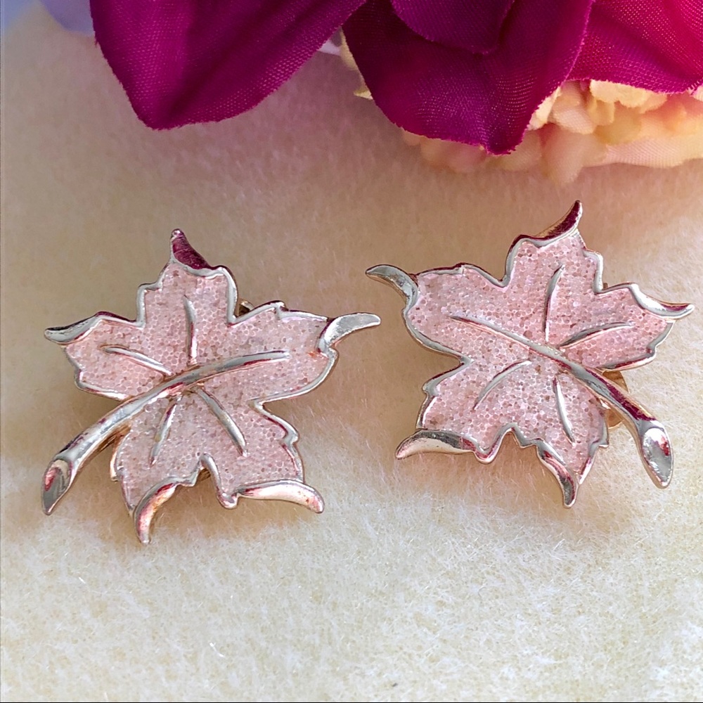 EARRINGS Emmons Leaf Clip On Earrings VINTAGE